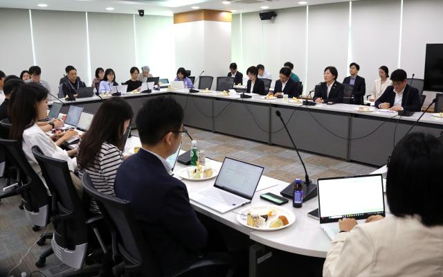 송미령 농림축산식품부 장관이 20일 오전 정부세종청사에서 일간지 출입 기자들과 간담회를 열고 있다. [사진=연합뉴스]