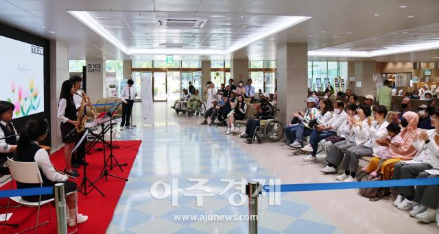 대구파티마병원은 본관 로비에서 가창중학교 학생들과 함께 직원과 내원객을 위한 힐링음악회를 개최하였다 사진대구파티마병원