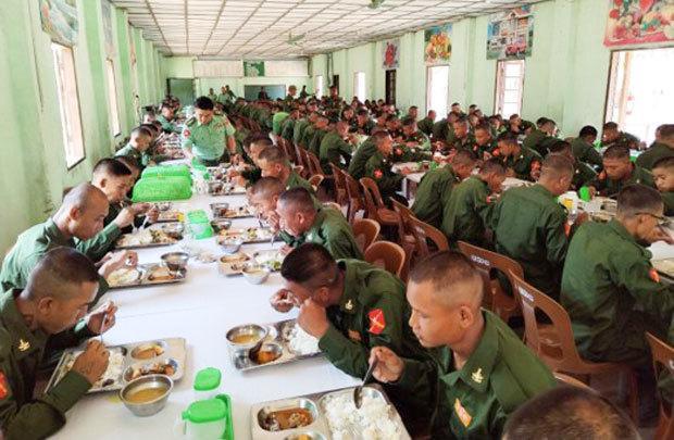 군사정부의 징병제에 따른 군사훈련 훈련병들 미얀마 사진미얀마군 공식 홈페이지