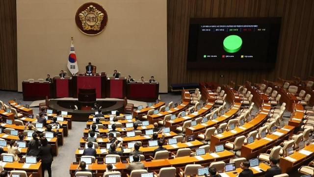 2일 국회 본회의에서 해병대 채상병 사망사건 수사외압 의혹 특별검사법이 야당 단독으로 처리되고 있다 사진연합뉴스