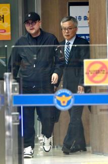 「飲酒当て逃げ容疑」キム・ホジュン、取り調べのため警察に出頭