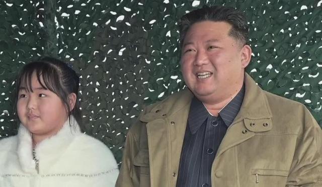 2022년 11월 16일 북한은 김정은 북한 국무위원장의 지도 아래 신형의 대륙간탄도미사일ICBM 화성-17형을 시험 발사했다고 보도했다 이날 김위원장의 딸 주애가 처음 공개됐다 사진연합뉴스