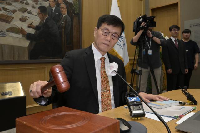 23日，位于首尔中区的韩国银行，央行行长李昌镛主持召开金融货币委员会会议。【图片提供 韩联社】