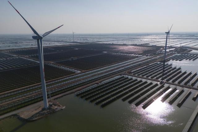 중국 동부 산둥성 일대 풍력발전소 사진AP 연합뉴스