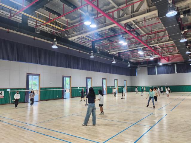 광양시 성황스포츠센터다목적체육관는 성황초등학교 밖 체육활동을 지원 한다 사진광양시