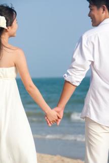 More educated Koreans embrace international marriage, survey reveals