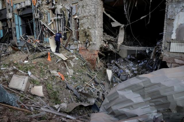 25일현지시간 우크라이나 제2의 도시 하르키우가 러시아 공습으로 파괴된 모습 사진로이터 연합뉴스