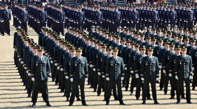 2023년 2월 28일 충북 괴산군 육군학생군사학교에서 2023 학군장교 통합임관식이 열리고 있다사진연합뉴스