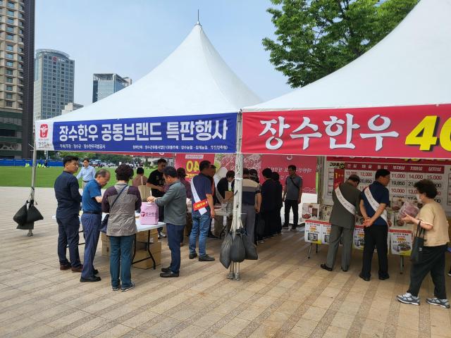 지난해 열린 서울시청 광장에서 열린 장수 농축산물 특판 행사사진장수군