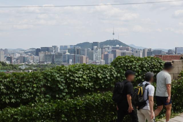 27일 오후 종로구 청운동에서 바라본 서울이 맑은 날씨를 보이고 있다 사진연합뉴스