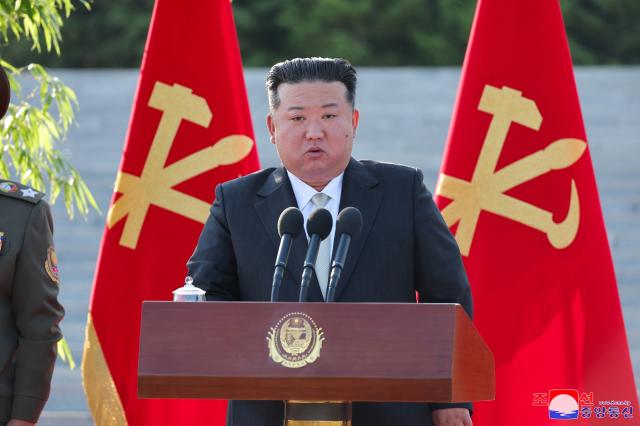 조선중앙통신은 29일 김정은 북한 국무위원장이 28일 창립 60주년을 맞이한 국방과학원을 축하방문하고 기념연설을 했다고 보도했다 사진연합뉴스 