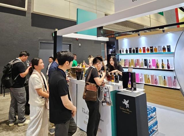 이달 28일부터 30일까지 열린 아시아 최대 주류 박람회 비넥스포 아시아에 참가한 골든블랑이 홍보·시음부스를 운영하는 모습 사진골든블랑