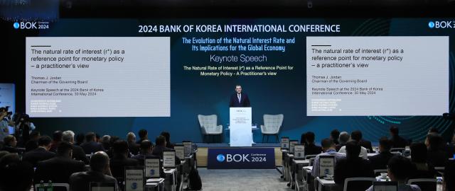 요르단 스위스국립은행 총재가 30일 BOK 국제컨퍼런스에 참석해 기조연설을 하고 있다 사진한국은행
