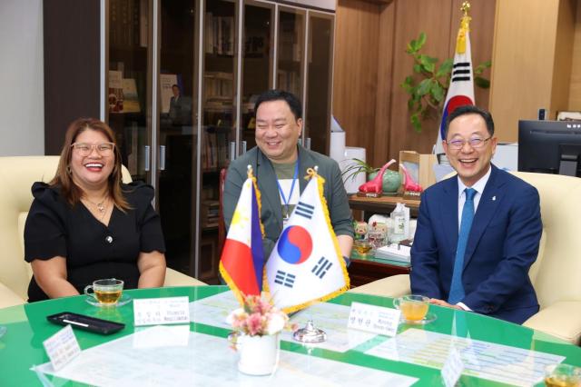 해남군은 지난 30일 필리핀 라 카스텔라나 시와 상호 우호교류를 위한 협약식을 가졌다사진해남군