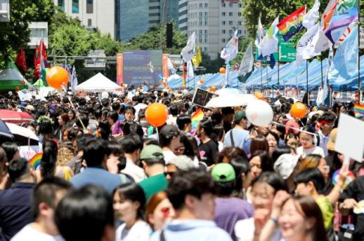 Tens of thousands of people gather to celebrate gender equality at Seoul Queer Festival