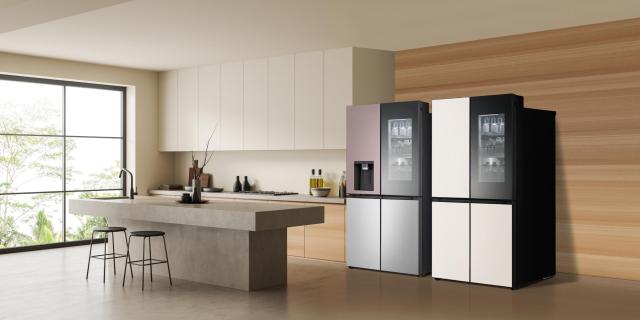 LG전자 직수형 냉장고 새 브랜드 스템 출수구가 있는 모델왼쪽과 없는 모델 사진LG전자