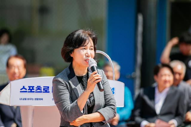 전국유소년야구대회 축사하는 화성시의회 김경희 의장 모습 사진화성시의회