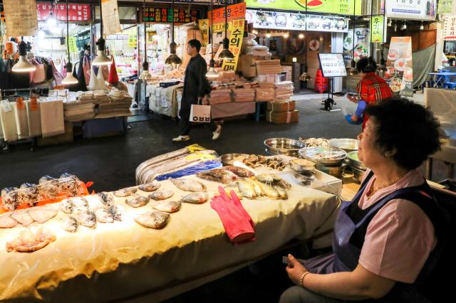 A vendor waits for customers at a traditional market in Jongno-gu Seoul June 4 2024 AJU PRESS Kim Dong-woo