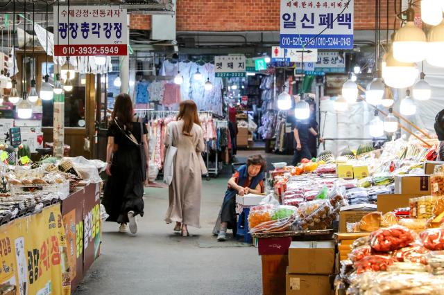 Citizens walk past a shop at a traditional market in Jongno-gu Seoul  June 4 AJU PRESS Kim Dong-woo