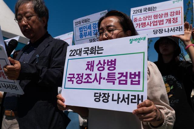 An activist holds a placard about the Corp Chaes case at Yeoui-do Seoul on June 4 2024 AJU PRESS Park Jong-hyeok