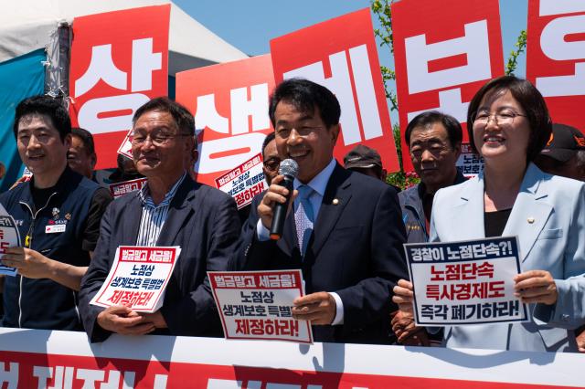 Yoon Jong-o2nd from the L the floor leader of the Progressive Party delivers remarks at Yeoui-do Seoul on June 4 2024 AJU PRESS Park Jong-hyeok