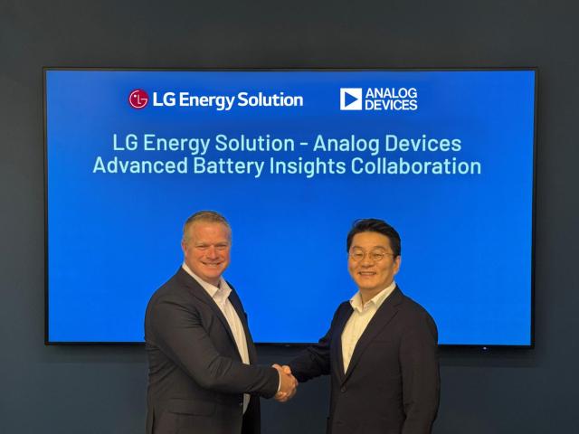 Lee Dal-hoon R of LG Energy Solutions BMS Development Center shakes hands with Roger Keen of Analog Devices Incs ADI BMS business unit during a memorandum of understanding MOU signing ceremony between the two companies Courtsey of LG Energy Solution