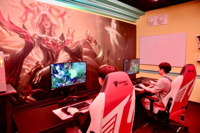 People are experiencing a new in-game skin created to commemorate Faker at the Faker Temple in the HiKR Ground in central Seoul area on June 5th 2024 AJU PRESS Han Jun-gu