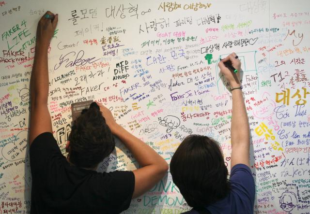 Visitors write messages of support for Faker at the Faker Temple in the HiKR Ground in central Seoul area on June 5th 2024 AJU PRESS Han Jun-gu