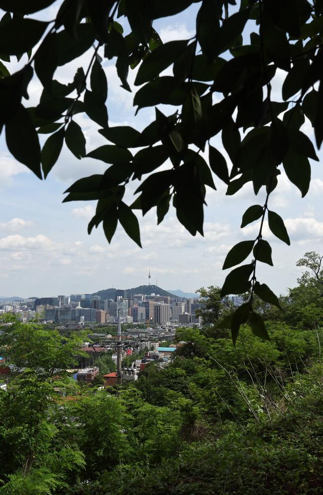 서울 종로구 청운동에서 바라본 도심이 맑은 날씨를 보이고 있다 사진연합뉴스