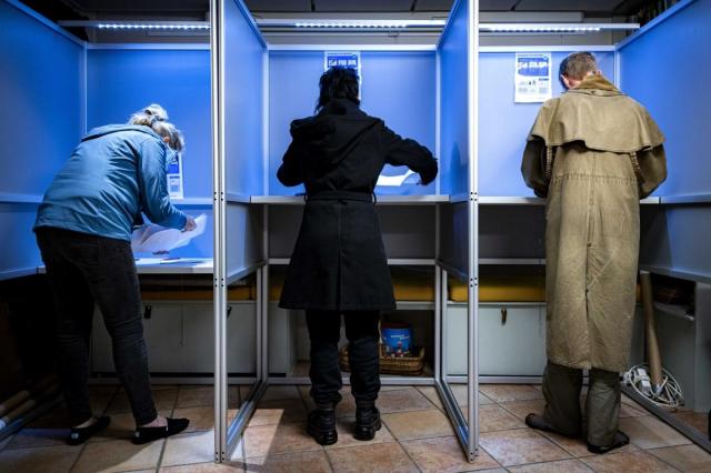 6일현지시간 네덜란드의 한 투표소에서 유럽의회 선거가 진행되는 모습 사진EPA 연합뉴스