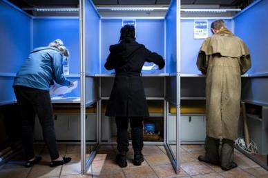 유권자 3.7억명 유럽의회 선거 돌입...극우 약진 주목