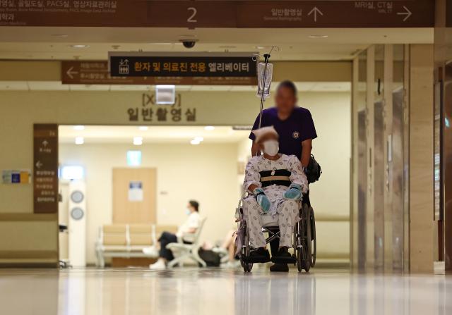 Doctors at top Korean hospital to strike over medical student increase