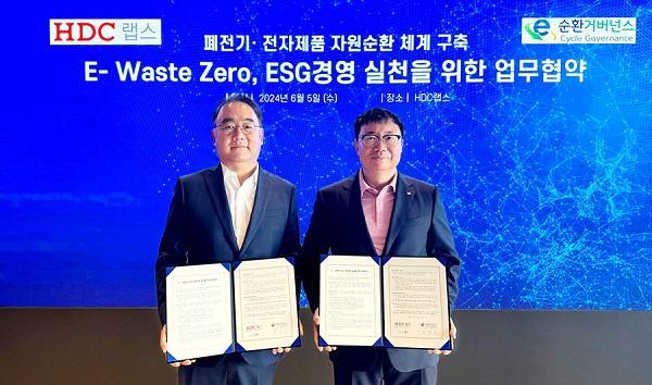 김성은 HDC랩스 대표이사왼쪽와 정덕기 E-순환거버넌스 이사장오른쪽가 폐전기·전자제품 자원순환 체계 구축을 위한 업무협약에 참석했다 사진E순환거버넌스