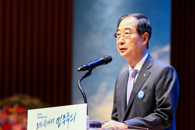 South Korean Prime Minister Han Deok-soo delivers remarks during the 6·10 commemoration ceremony at Seoul City Hall in Jung-gu Seoul South Korea June 10 2024 AJU PRESS Kim Dong-woo