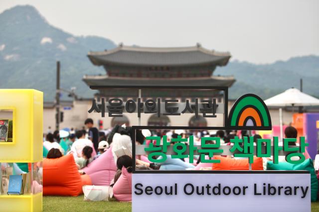 The Seoul Outdoor Library takes place at Gwanghwamun Square in Seoul on June 7 2024 AJU PRESS Han Jun-gu