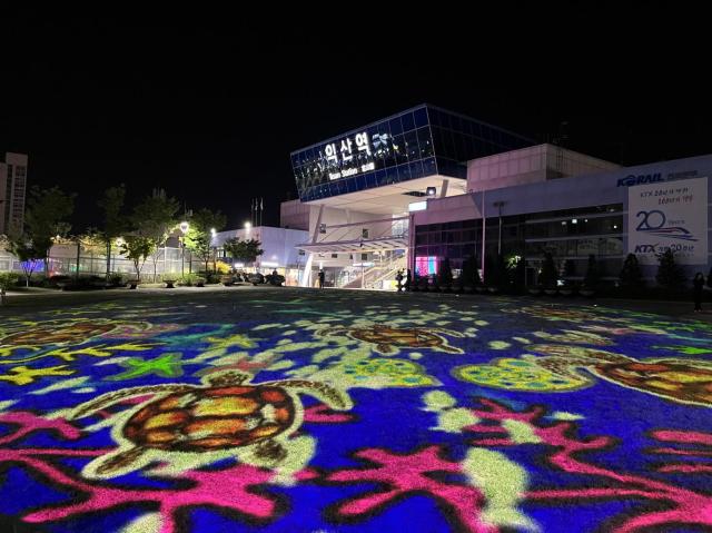 익산시가 익산역 동부광장에 미디어아트 공간을 조성했다사진익산시