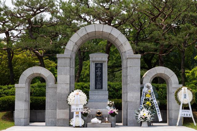 The most recently created tomb of the unknown soldier dedicated especially to commemorating the Student Volunteer Army AJU PRESS Park Jong-hyeok
