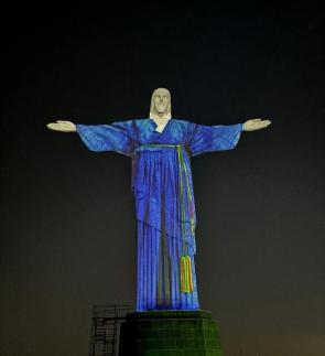 Rios landmark statue dons traditional Korean dress