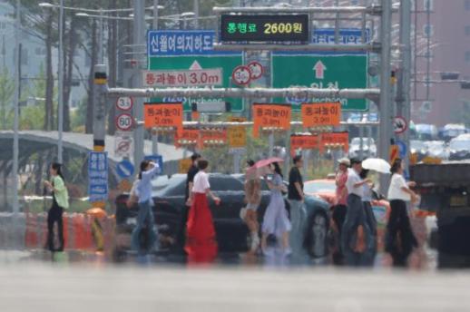 Early heatwave brings this summers first tropical night to Korea