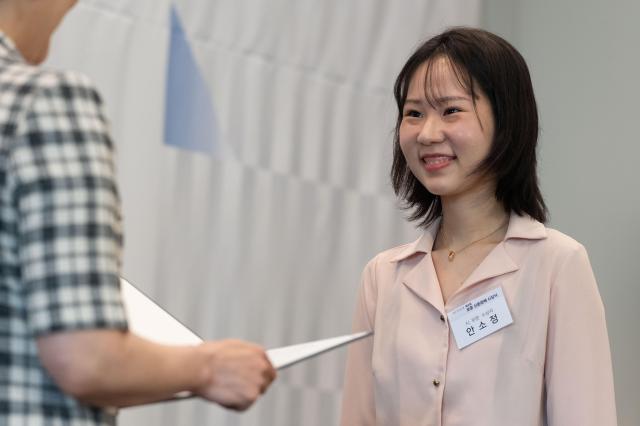 Ahn So-jung recipient of the 2nd Patriots Literary Contest Poet Award at the Press Club on the 20th floor of the Korea Press Center in central Seoul on June 12 2024 AJU PRESS Park Jong-hyeok