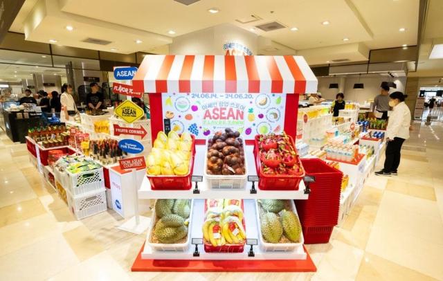 Cửa hàng tạm thời Thị trấn hương vị ASEAN được mở tại TTTM Lotte Myeongdong từ 142062024 ẢnhAKC