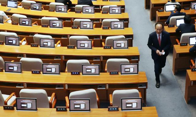 추경호 국민의힘 원내대표가 5일 오후 서울 여의도 국회에서 열린 제22대 국회 첫 본회의에서 의사진행 발언을 마친 뒤 본회의장을 나가고 있다 사진연합뉴스