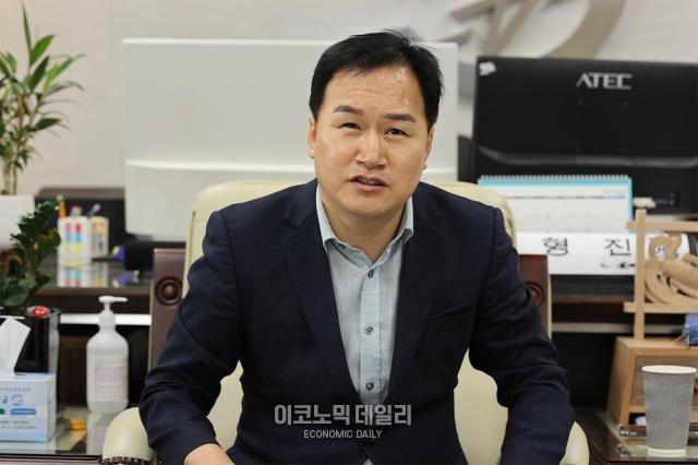 유형진 경기항공고등학교 교장 사진박명섭 기자