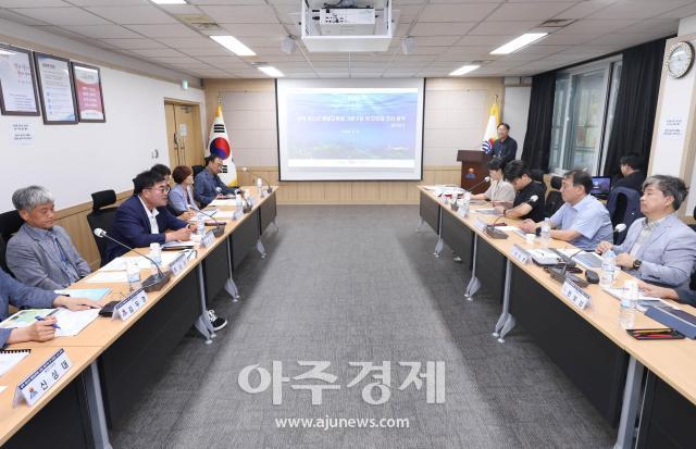 삼척시가 17일 삼척청소년해양교육원 기본구상 및 타당성 조사용역 중간보고회를 개최하여 향후 전략을 논의하고 있다사진삼척시