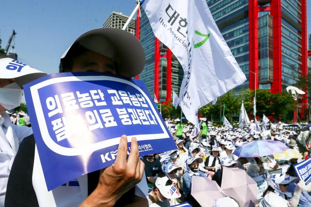 A participant holding a picket at a rally held in Yeouido Seoul on June 18 2024 AJU PRESS Kim Dong-woo