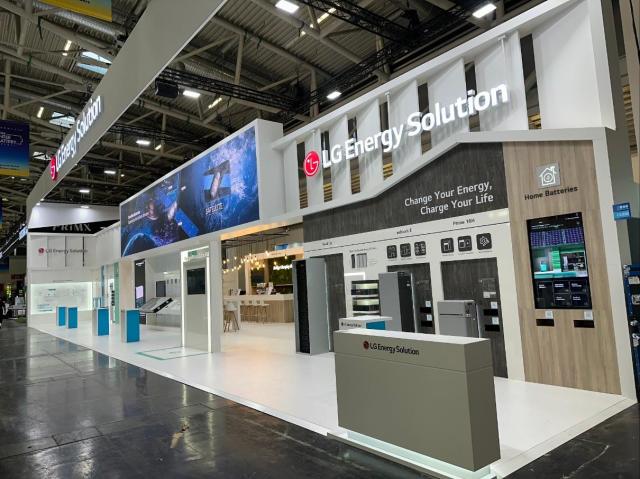 19일 독일 뮌헨에서 열리는 인터배터리 유럽 2024 행사장에 설치된 LG에너지솔루션 부스사진LG에너지솔루션