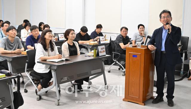 대구시 김진열 군위군수는 대구시 소속 공무원 중견 실무리더과정 교육성 69명을 대상으로 특강을 진행했다 사진대구 군위군