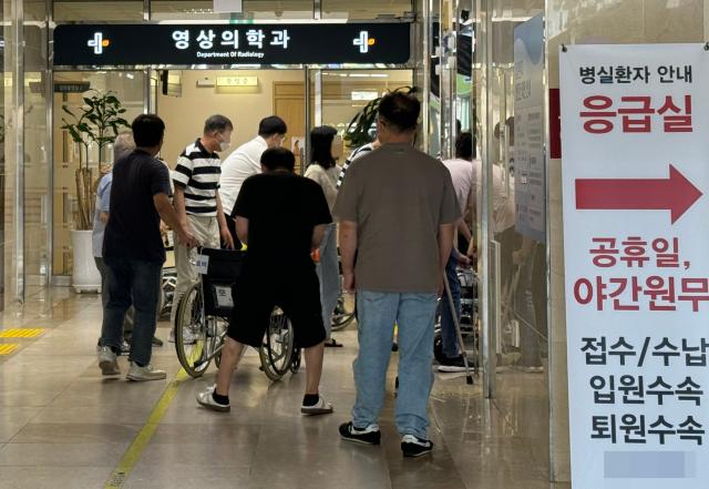 사진은 지난 18일 대전 서구 한 종합병원이 환자와 보호자로 붐비고 있는 모습 사진연합뉴스