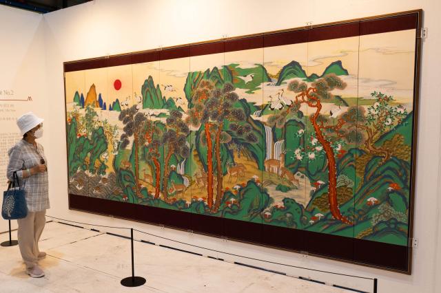 A visitor views Chung Hak-jins Ten Symbols of Longevity at The 6th Korea Minhwa Art Fair SETEC Gangnam Seoul June 20 2024 AJU PRESS Park Jong-hyeok