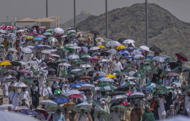 Opinion: Amid scorching heat, 900 people died this week in Saudi Arabia. Climate change has made Hajj pilgrimage more risky